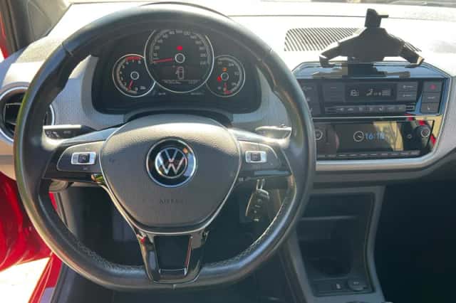 Volkswagen Up! (2022) thumbnail 4