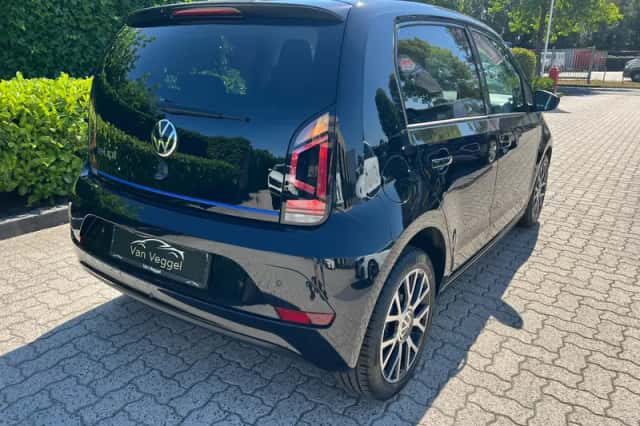 Volkswagen E-Up! (2023) thumbnail 3