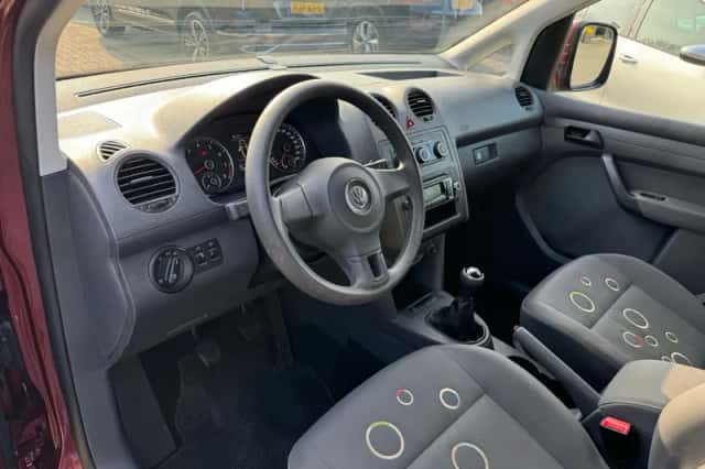Volkswagen Caddy (2012) thumbnail 2
