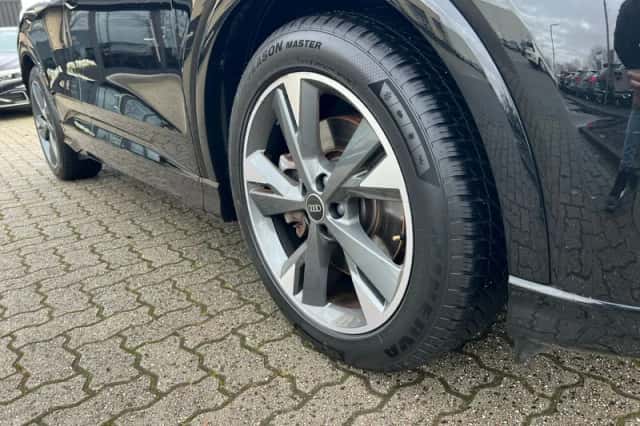 Audi Q4 e-tron (2022) thumbnail 6