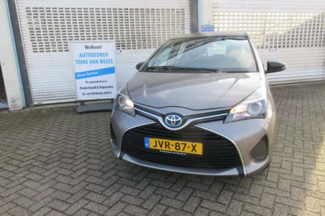 Toyota Yaris (2015) thumbnail 1