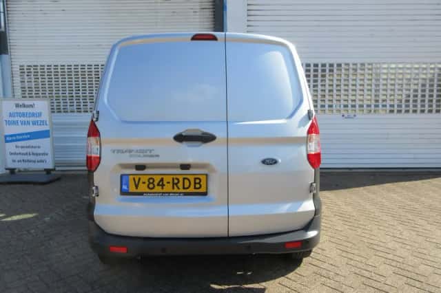 Ford Transit Courier (2022) thumbnail 4