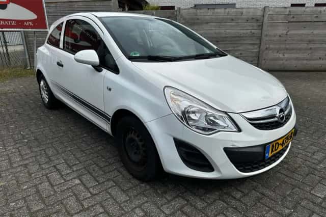 Opel Corsa (2012) thumbnail 5
