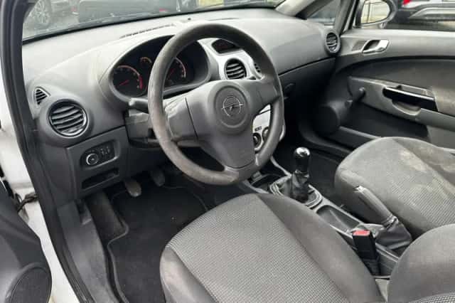 Opel Corsa (2012) thumbnail 6
