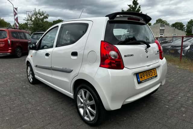 Suzuki Alto (2011) thumbnail 3