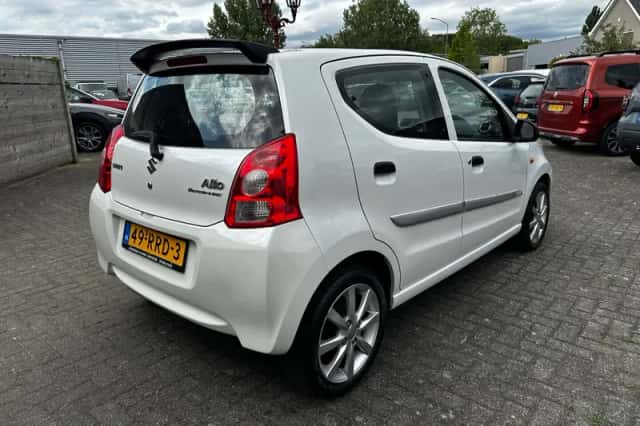 Suzuki Alto (2011) thumbnail 4