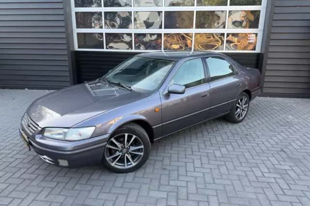 Toyota Camry (1999) thumbnail 2