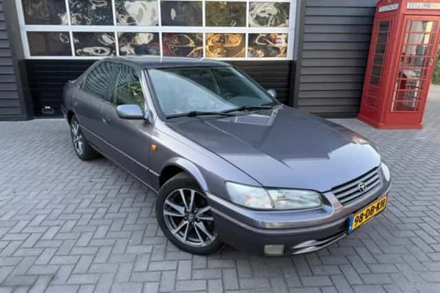 Toyota Camry (1999) thumbnail 3