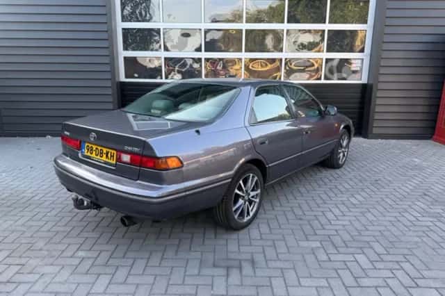 Toyota Camry (1999) thumbnail 4