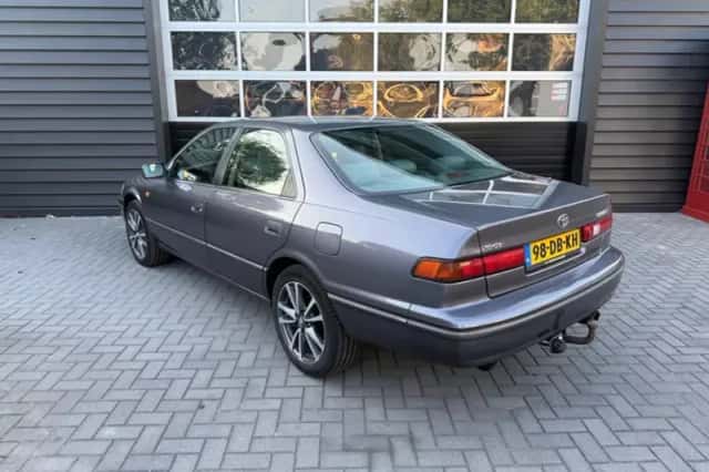 Toyota Camry (1999) thumbnail 5
