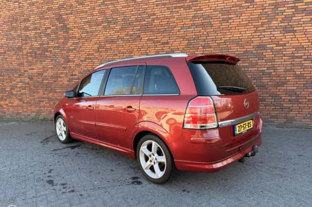 Opel Zafira (2006) thumbnail 3