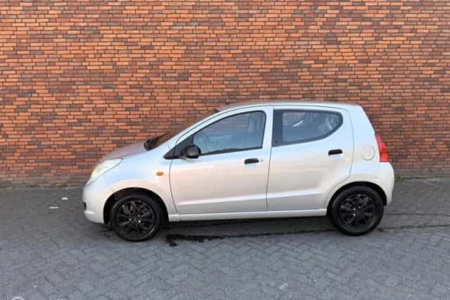Suzuki Alto (2011) thumbnail 2