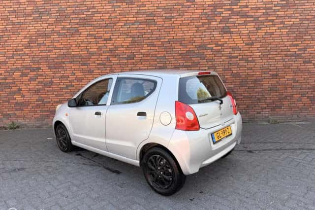 Suzuki Alto (2011) thumbnail 3