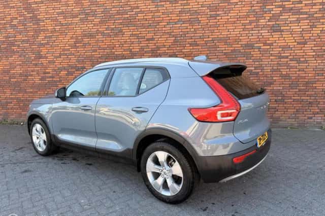 Volvo XC40 (2019) thumbnail 3
