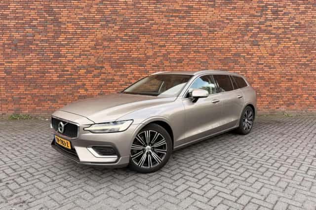 Volvo V60 (2018) thumbnail 1