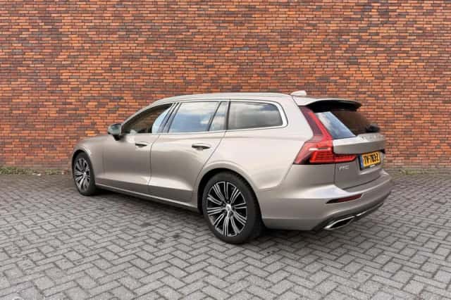 Volvo V60 (2018) thumbnail 3