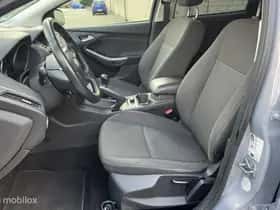 Ford Focus thumbnail 16
