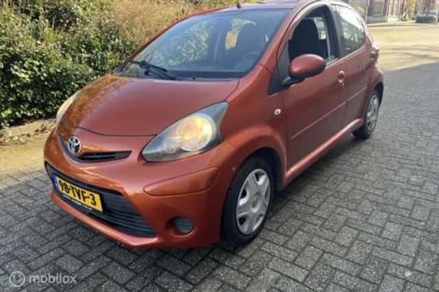 Toyota Aygo (2012) thumbnail 1