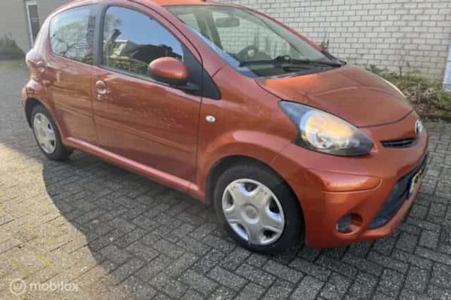 Toyota Aygo (2012) thumbnail 2