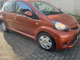 Toyota Aygo (2012) thumbnail 2