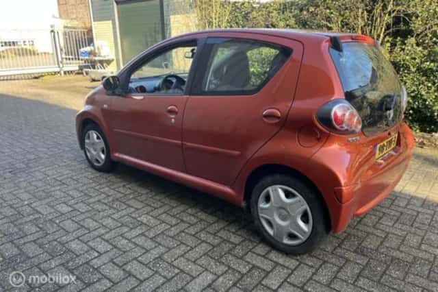 Toyota Aygo (2012) thumbnail 3