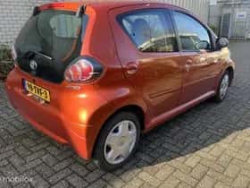 Toyota Aygo (2012) thumbnail 4
