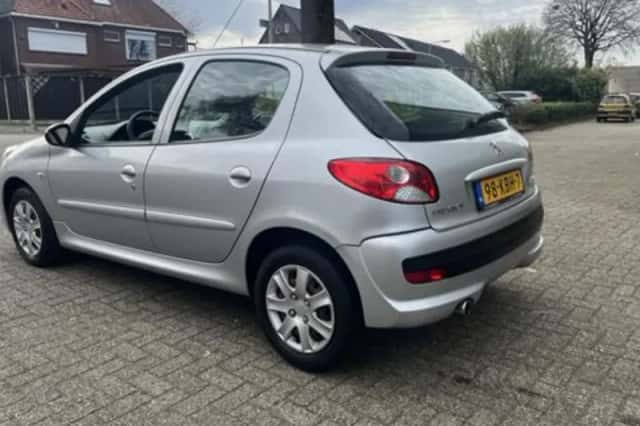 Peugeot 206 (2009) thumbnail 6
