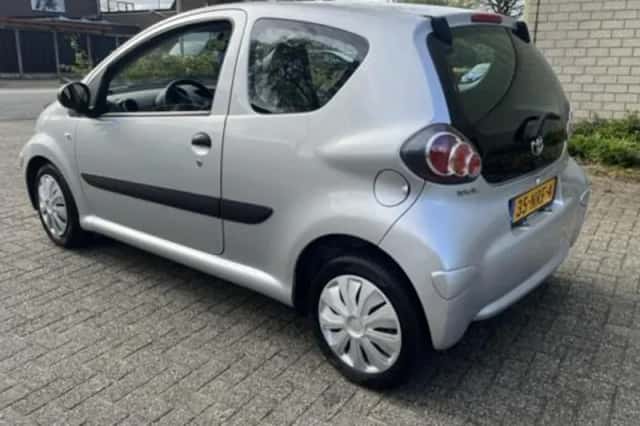 Toyota Aygo (2010) thumbnail 3
