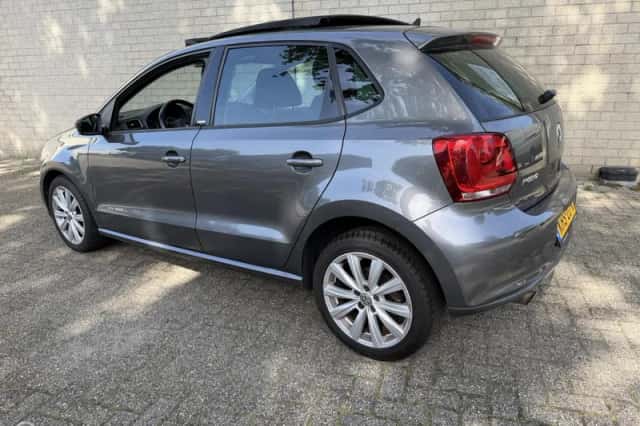 Volkswagen Polo (2012) thumbnail 2
