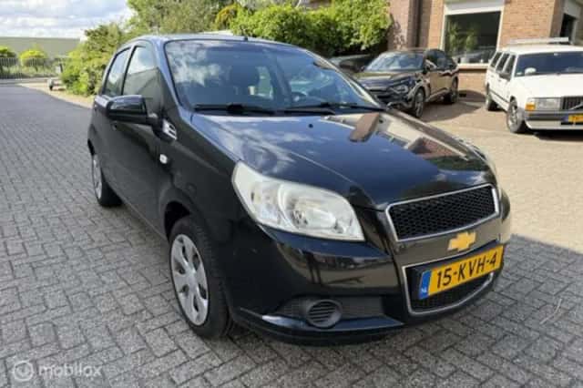 Chevrolet Aveo (2010) thumbnail 2