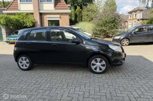 Chevrolet Aveo (2010) thumbnail 3