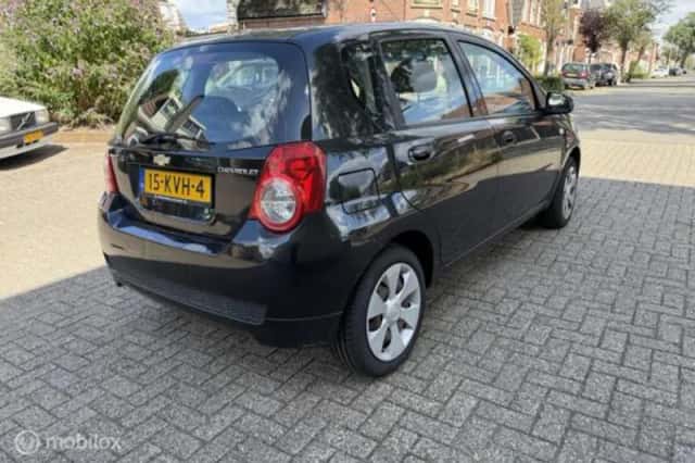 Chevrolet Aveo (2010) thumbnail 4