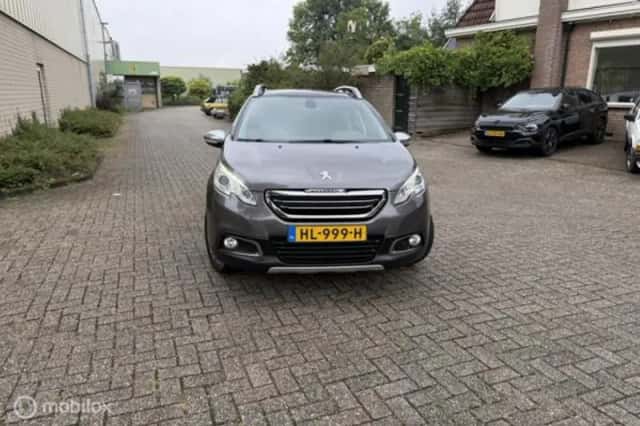 Peugeot 2008 (2015) thumbnail 2