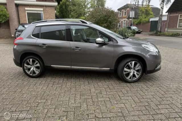 Peugeot 2008 (2015) thumbnail 6