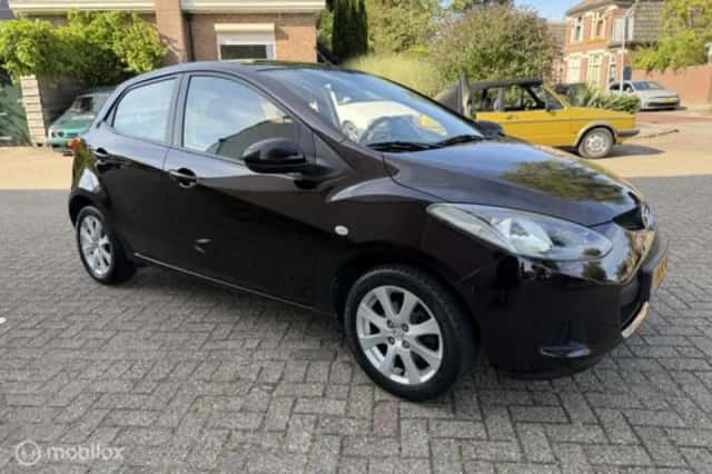 Mazda 2 (2008) thumbnail 3