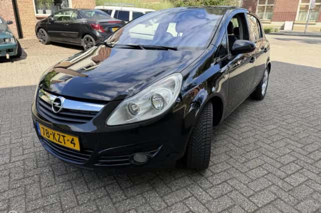 Opel Corsa (2010) thumbnail 1