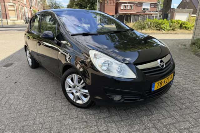 Opel Corsa (2010) thumbnail 2