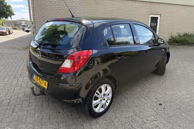 Opel Corsa (2010) thumbnail 5