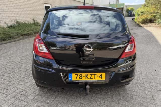 Opel Corsa (2010) thumbnail 6
