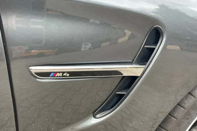 BMW M4 (2016) thumbnail 6