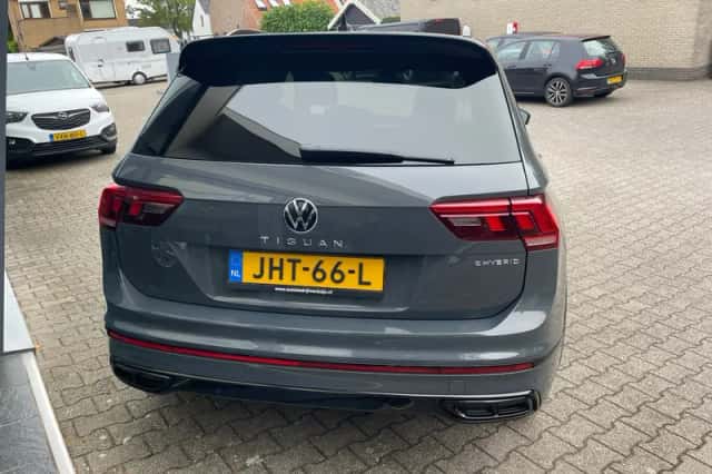 Volkswagen Tiguan (2021) thumbnail 4