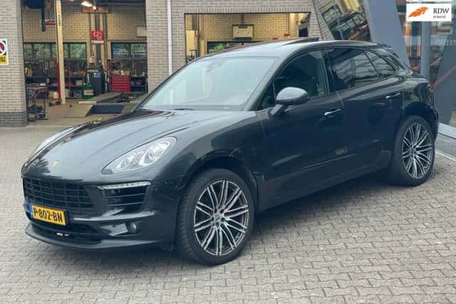 Porsche Macan (2018) thumbnail 1