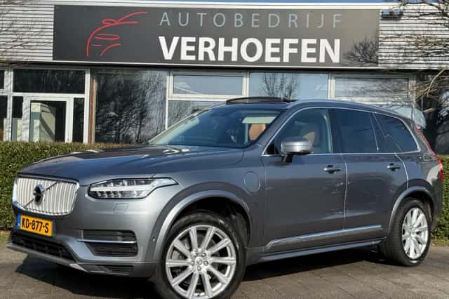 Volvo XC90 (2016) thumbnail 1