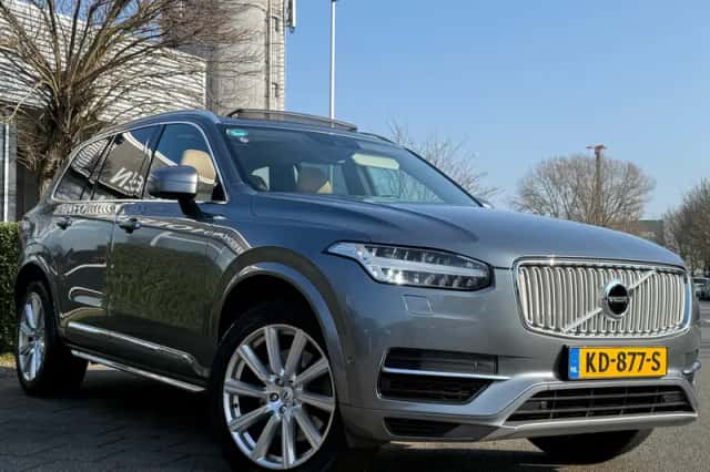Volvo XC90 (2016) thumbnail 4