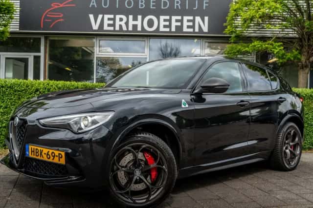 Alfa Romeo Stelvio (2018) thumbnail 1