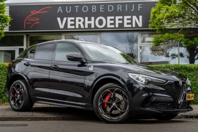 Alfa Romeo Stelvio (2018) thumbnail 5