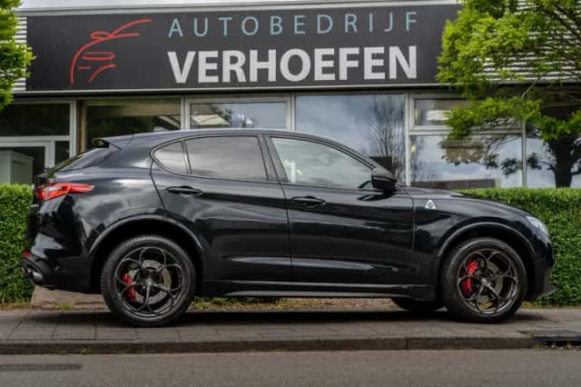 Alfa Romeo Stelvio (2018) thumbnail 6