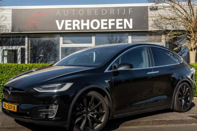 Tesla Model X (2017) thumbnail 1