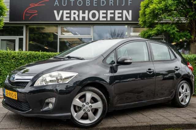 Toyota Auris (2011) thumbnail 1