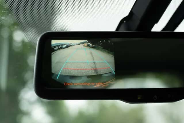 Toyota Auris (2011) thumbnail 3